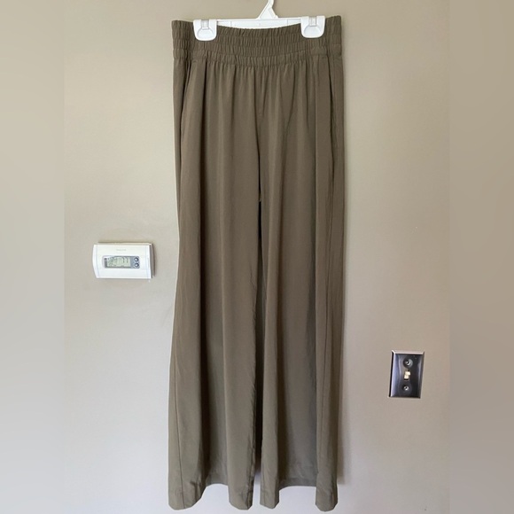 VUORI ••SOLD OUT•• Villa Wide Leg Pants Long In Color Green Size Small - Picture 8 of 12